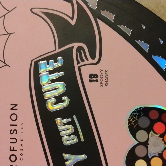 Eyeshadows Palette - Picture 6 of 14